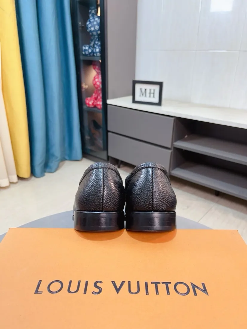 Men's men's shoes 💰500🌸🌸 [Louis Vuitton (LV)] High-end business formal leather shoes 🍀 luxurious and elegant style, both practicality and style, professional focus on details and quality, counter original 1⃣️: 1⃣️ ultra-accurate reproduction 👍🏻! Material: The upper is made of imported original calfskin➕imported Italian cowhide leather. Original anti-slip and wear-resistant outsole! Code number: 38--44 (45 customized)